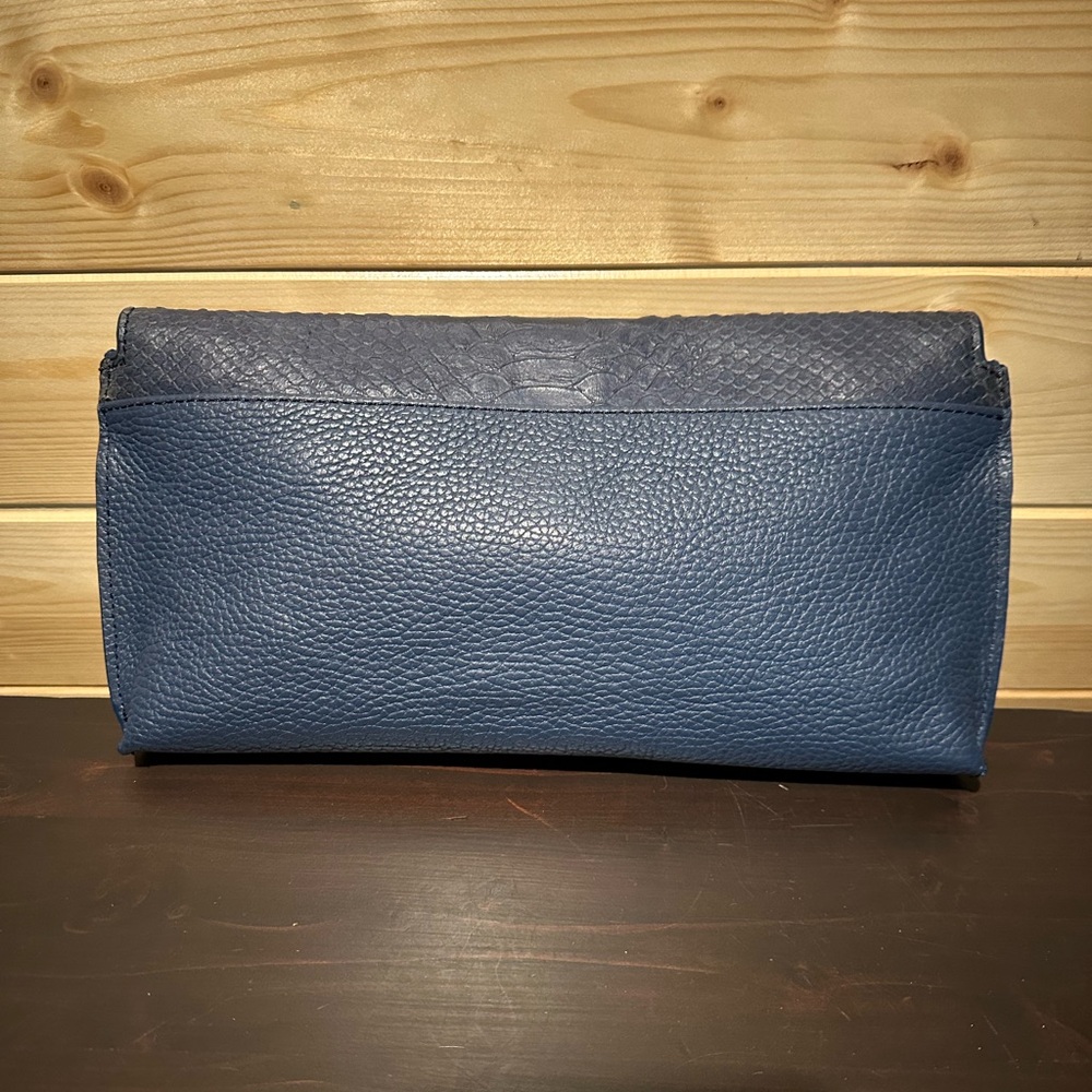 Beautiful NWOT Banana Republic navy blue clutch - Picture 3 of 10